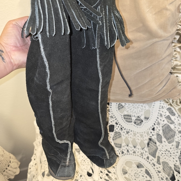 Minnetonka, Black Suede, Lace Up Front Knee High Boots, Fringe, Mens 9 - Picture 8 of 12